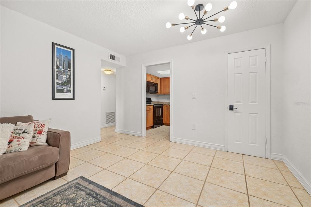 For Sale: $115,000 (1 beds, 1 baths, 759 Square Feet)