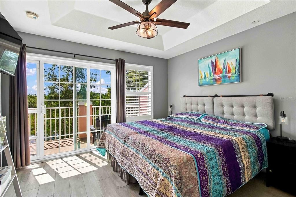 For Sale: $220,000 (2 beds, 2 baths, 1064 Square Feet)
