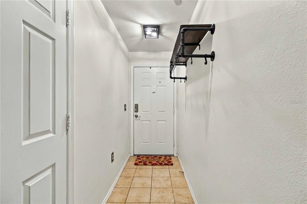 For Sale: $220,000 (2 beds, 2 baths, 1064 Square Feet)