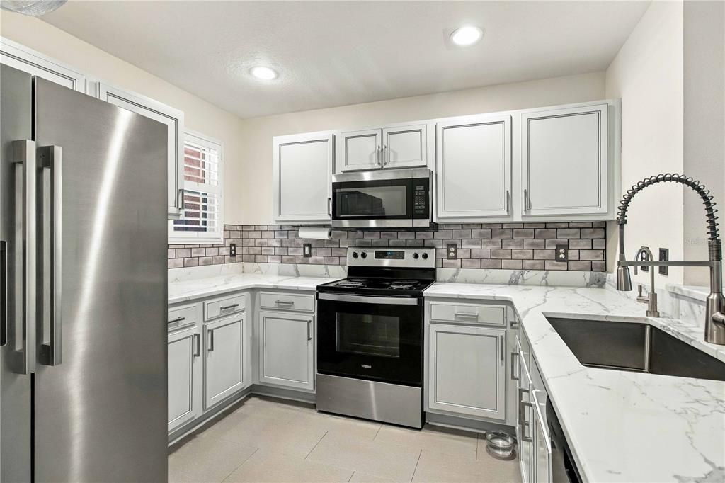 For Sale: $220,000 (2 beds, 2 baths, 1064 Square Feet)