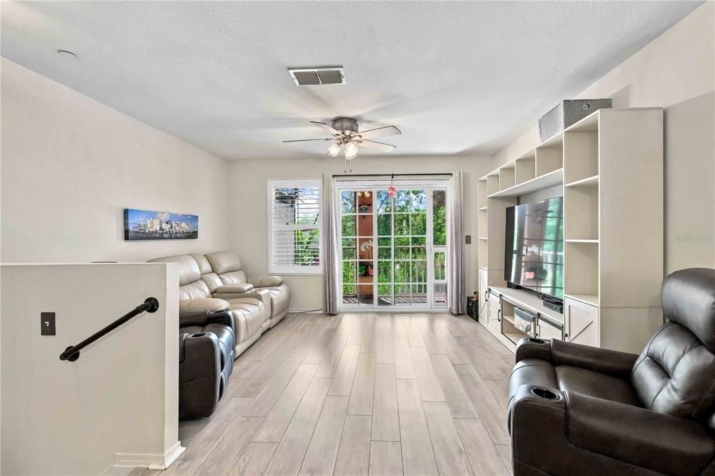 For Sale: $220,000 (2 beds, 2 baths, 1064 Square Feet)