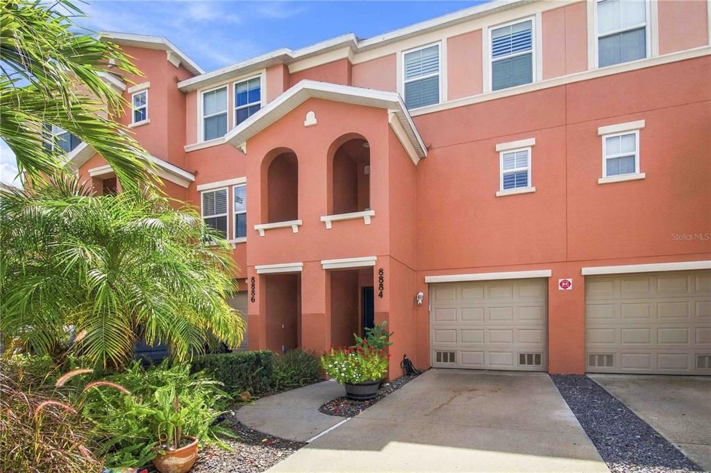 For Sale: $220,000 (2 beds, 2 baths, 1064 Square Feet)