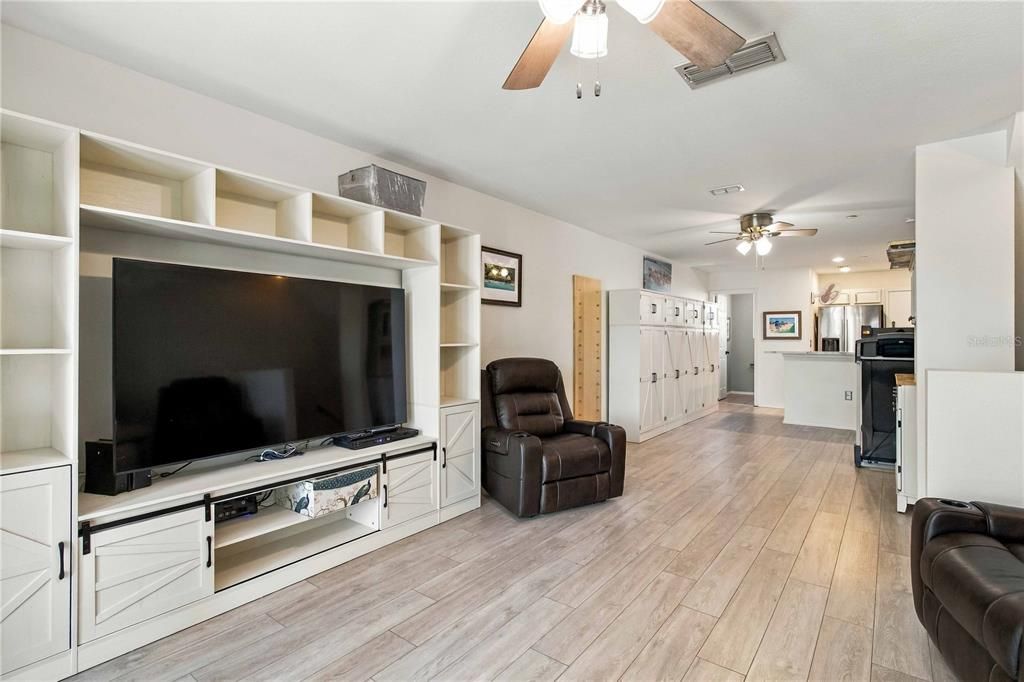 For Sale: $220,000 (2 beds, 2 baths, 1064 Square Feet)