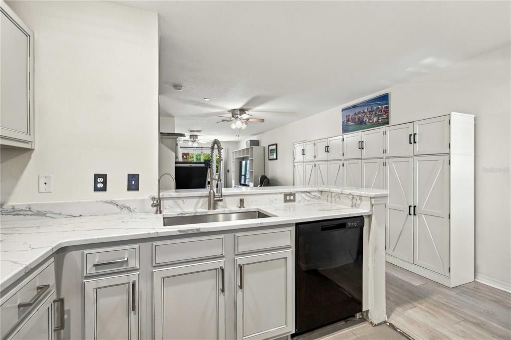 For Sale: $220,000 (2 beds, 2 baths, 1064 Square Feet)