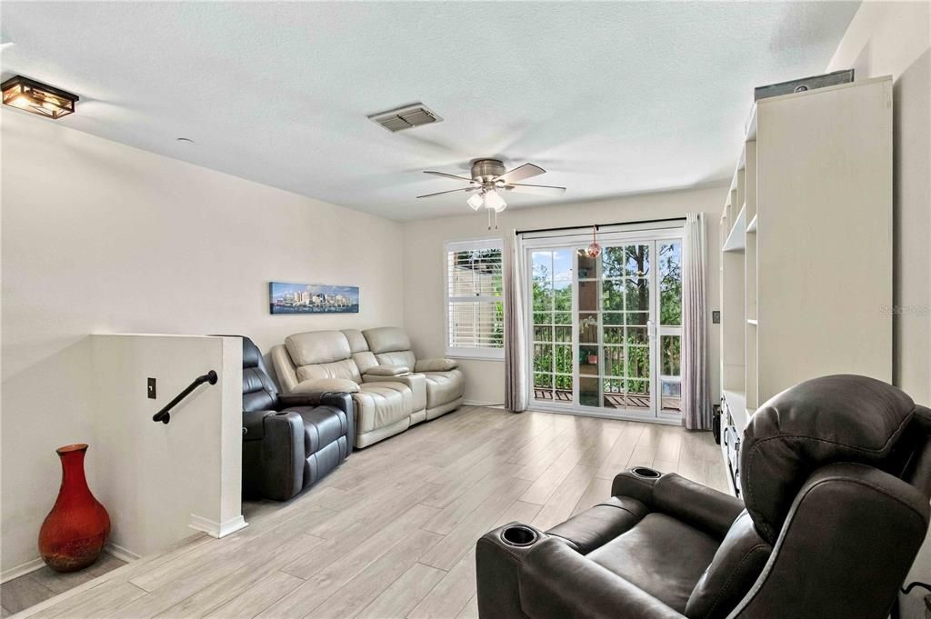 For Sale: $220,000 (2 beds, 2 baths, 1064 Square Feet)