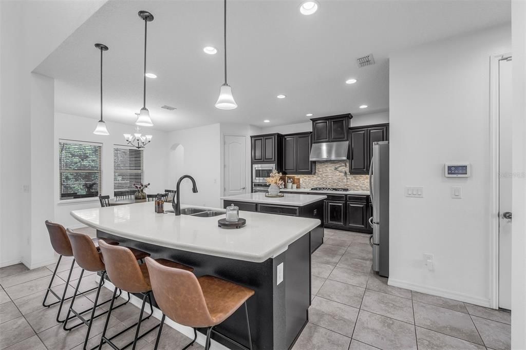 For Sale: $960,000 (6 beds, 5 baths, 4341 Square Feet)