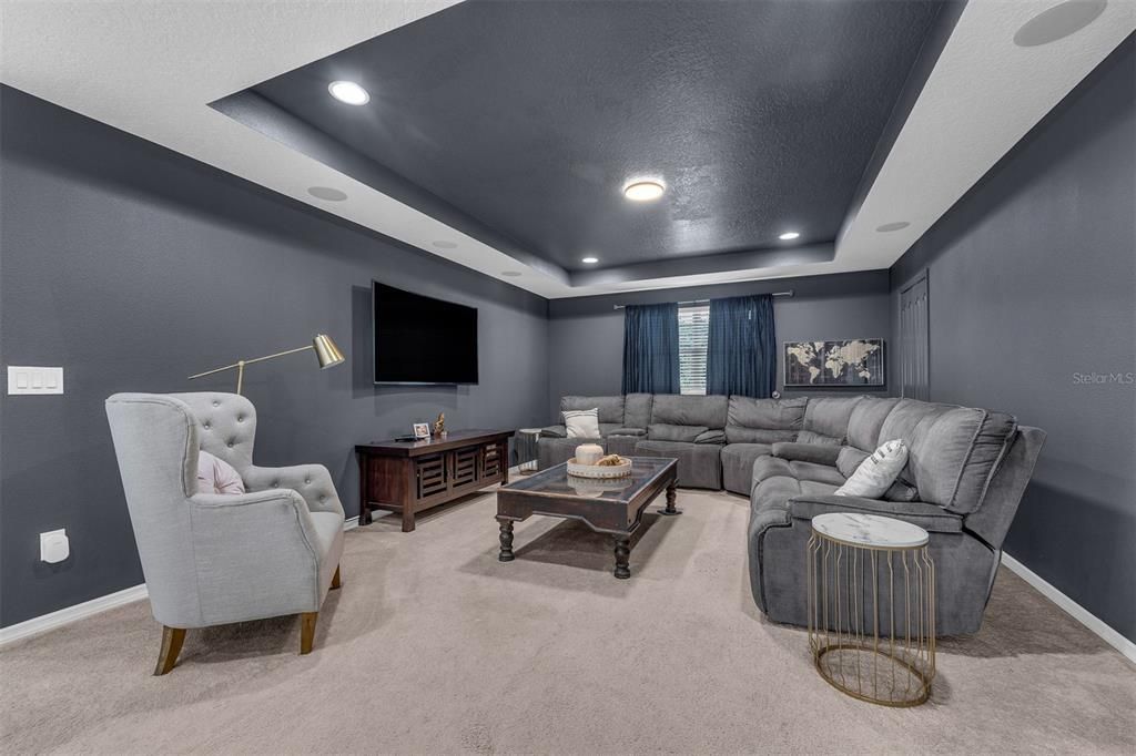 For Sale: $960,000 (6 beds, 5 baths, 4341 Square Feet)