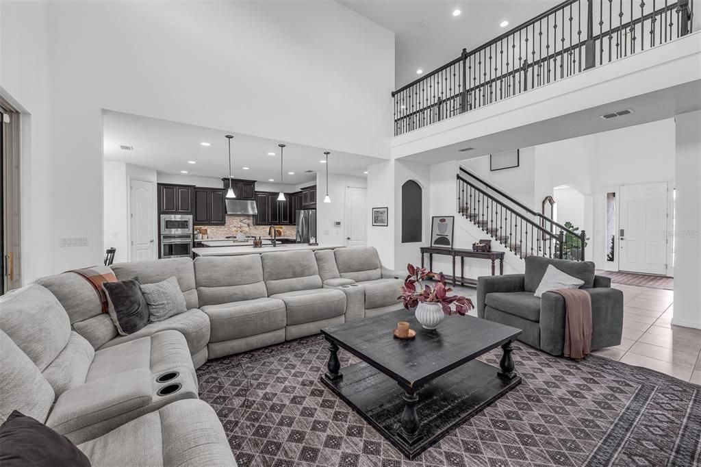 For Sale: $960,000 (6 beds, 5 baths, 4341 Square Feet)