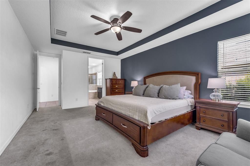 For Sale: $960,000 (6 beds, 5 baths, 4341 Square Feet)