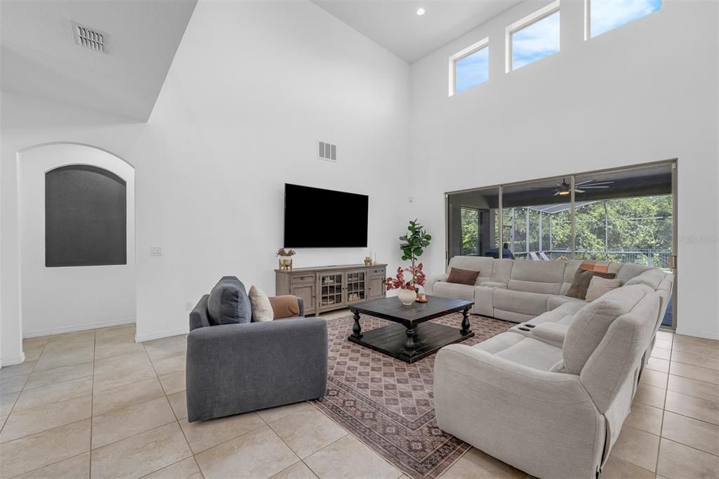 For Sale: $960,000 (6 beds, 5 baths, 4341 Square Feet)