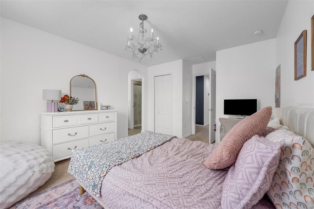 For Sale: $960,000 (6 beds, 5 baths, 4341 Square Feet)