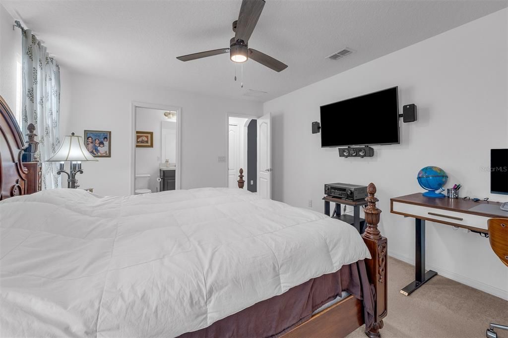 For Sale: $960,000 (6 beds, 5 baths, 4341 Square Feet)