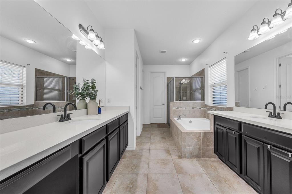 For Sale: $960,000 (6 beds, 5 baths, 4341 Square Feet)