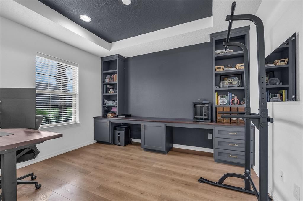 For Sale: $960,000 (6 beds, 5 baths, 4341 Square Feet)