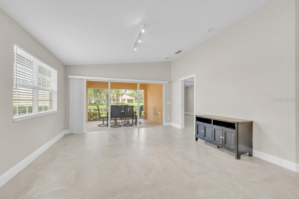 For Sale: $459,427 (2 beds, 2 baths, 1534 Square Feet)