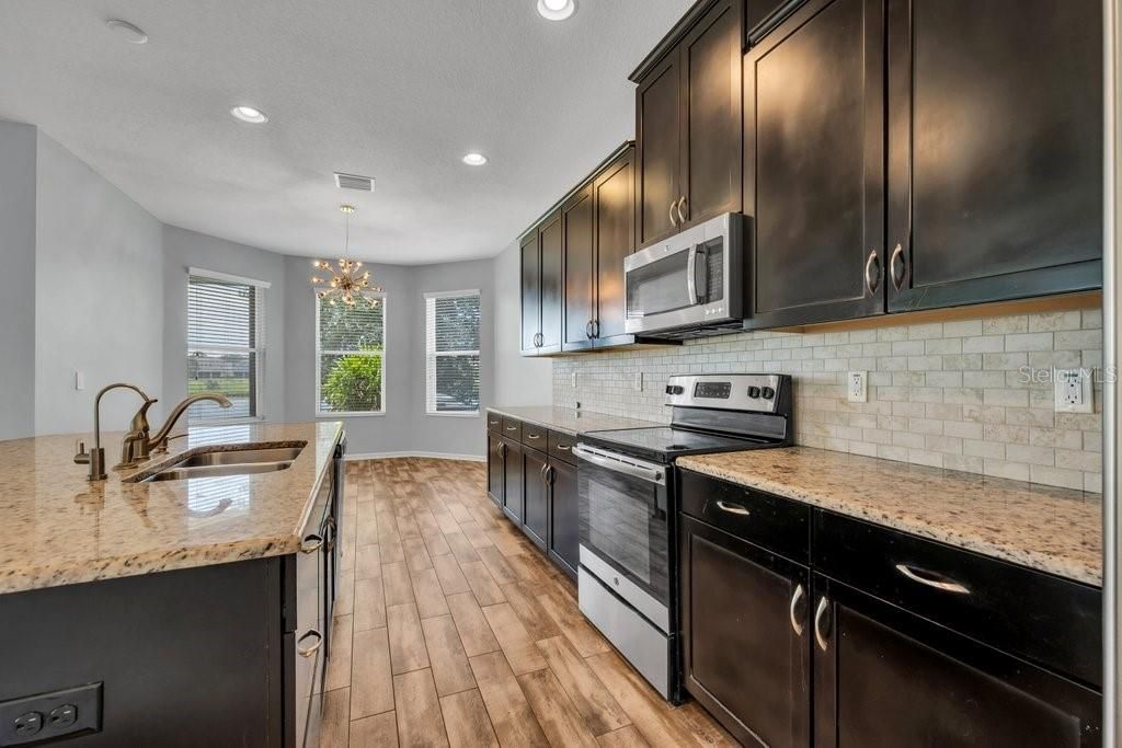 En Venta: $519,900 (5 camas, 3 baños, 3600 Pies cuadrados)