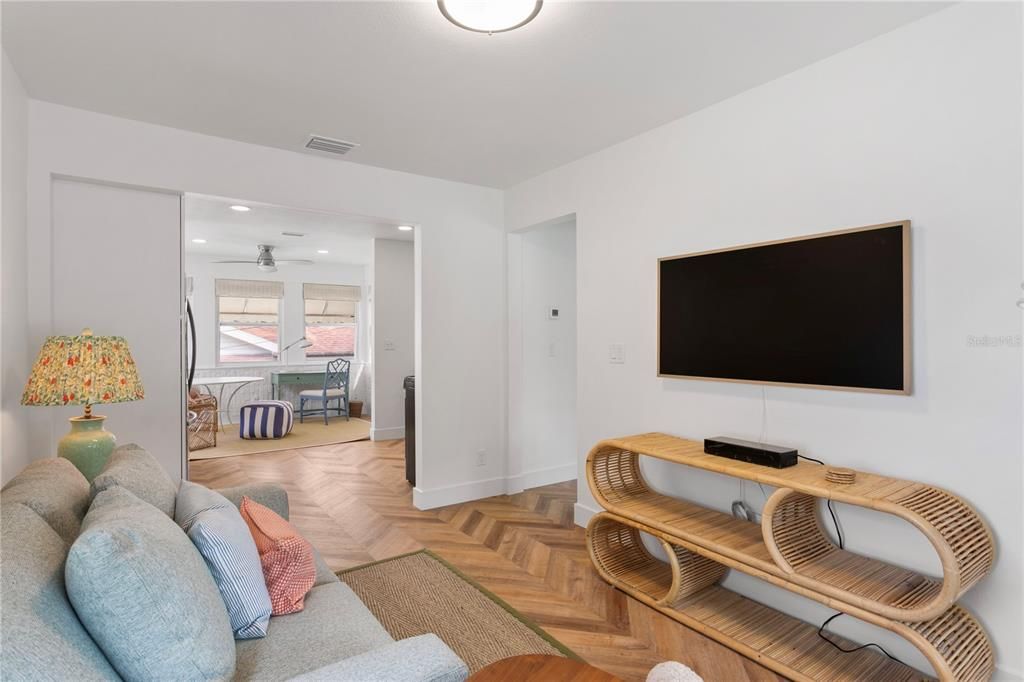 For Rent: $3,400 (1 beds, 1 baths, 580 Square Feet)