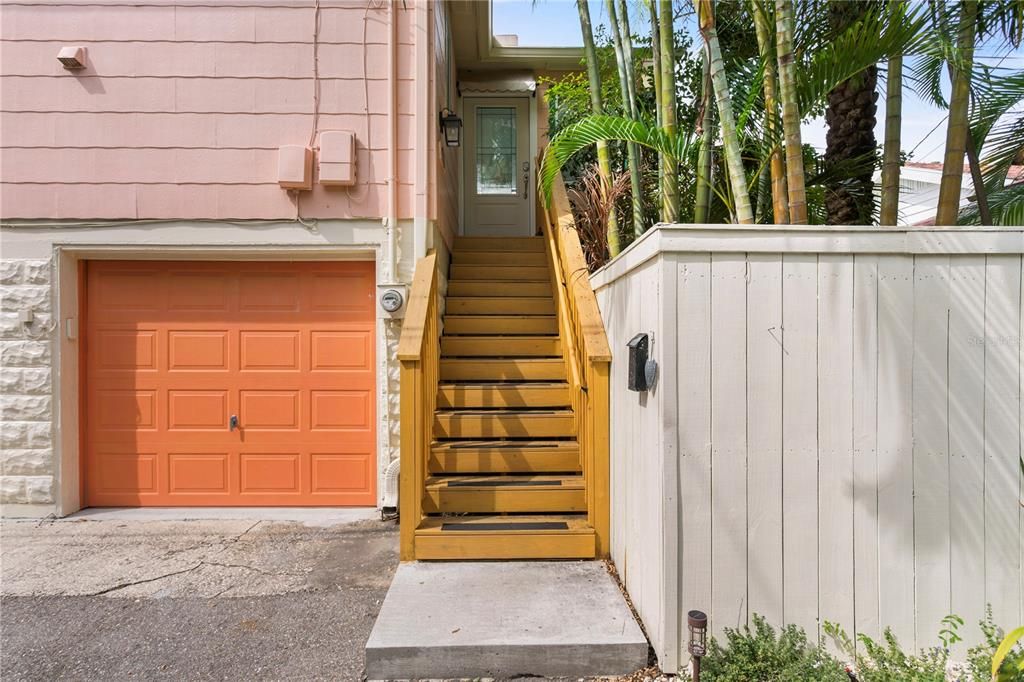 For Rent: $3,400 (1 beds, 1 baths, 580 Square Feet)