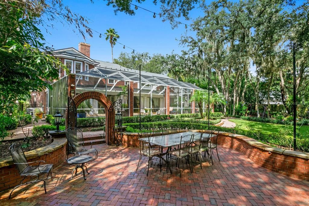 For Sale: $2,400,000 (4 beds, 3 baths, 5352 Square Feet)