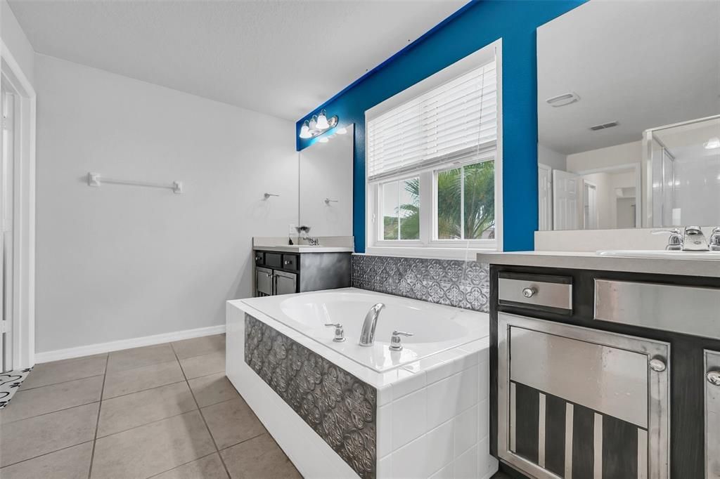 For Sale: $679,000 (5 beds, 3 baths, 3509 Square Feet)
