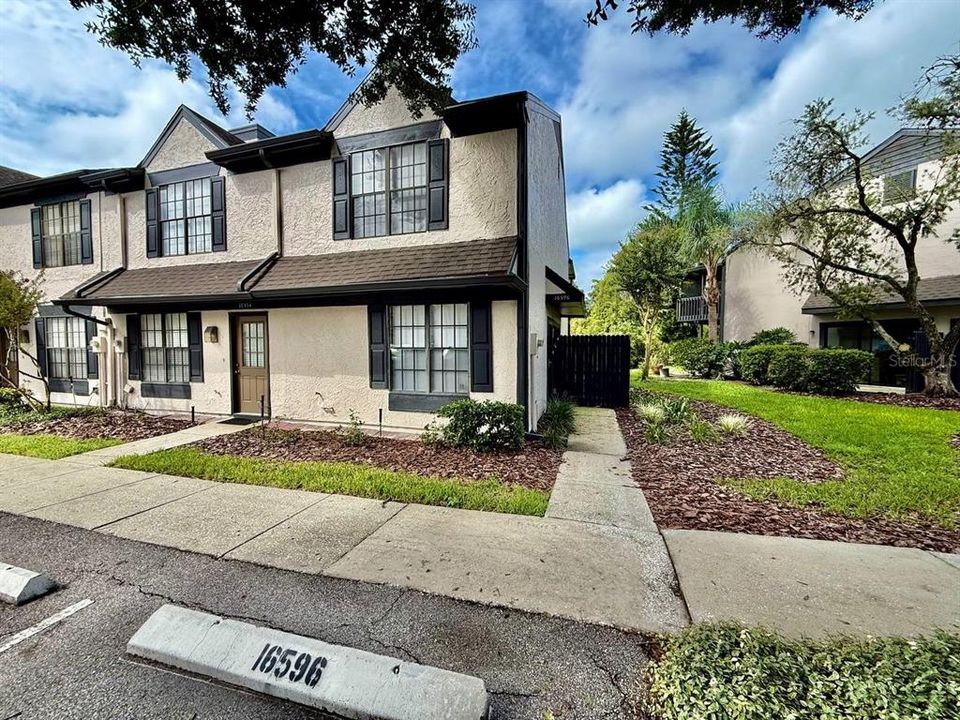 For Rent: $2,000 (2 beds, 2 baths, 1120 Square Feet)