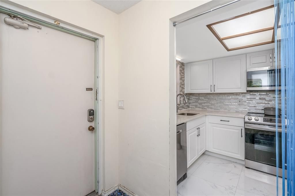 На продажу: $187,500 (2 спален, 2 ванн, 1025 Квадратных фут)