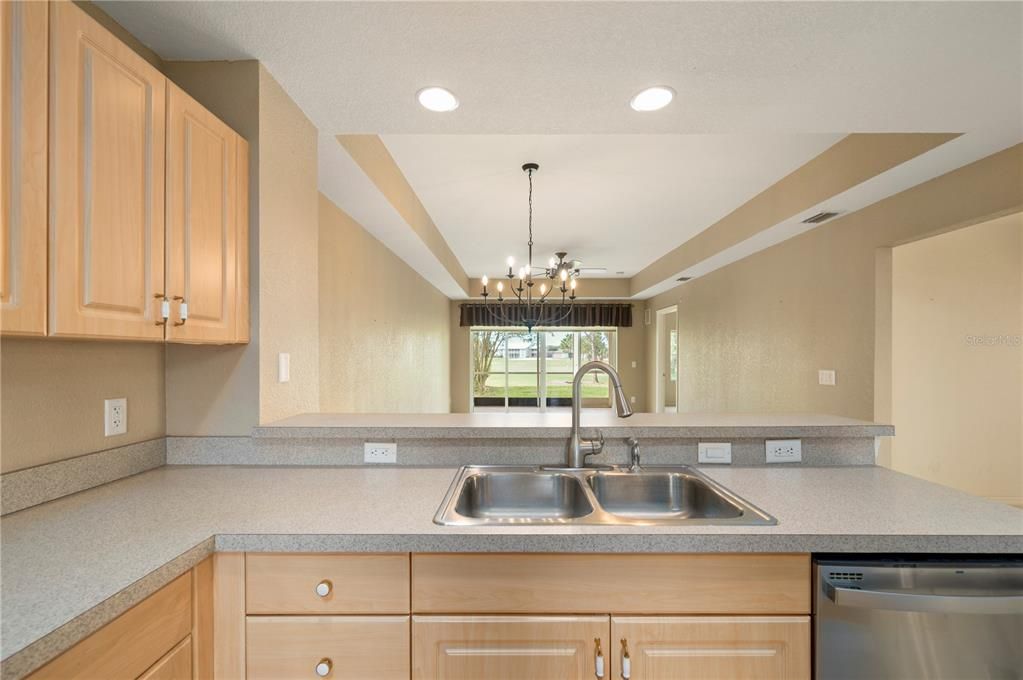 На продажу: $225,000 (2 спален, 2 ванн, 1291 Квадратных фут)