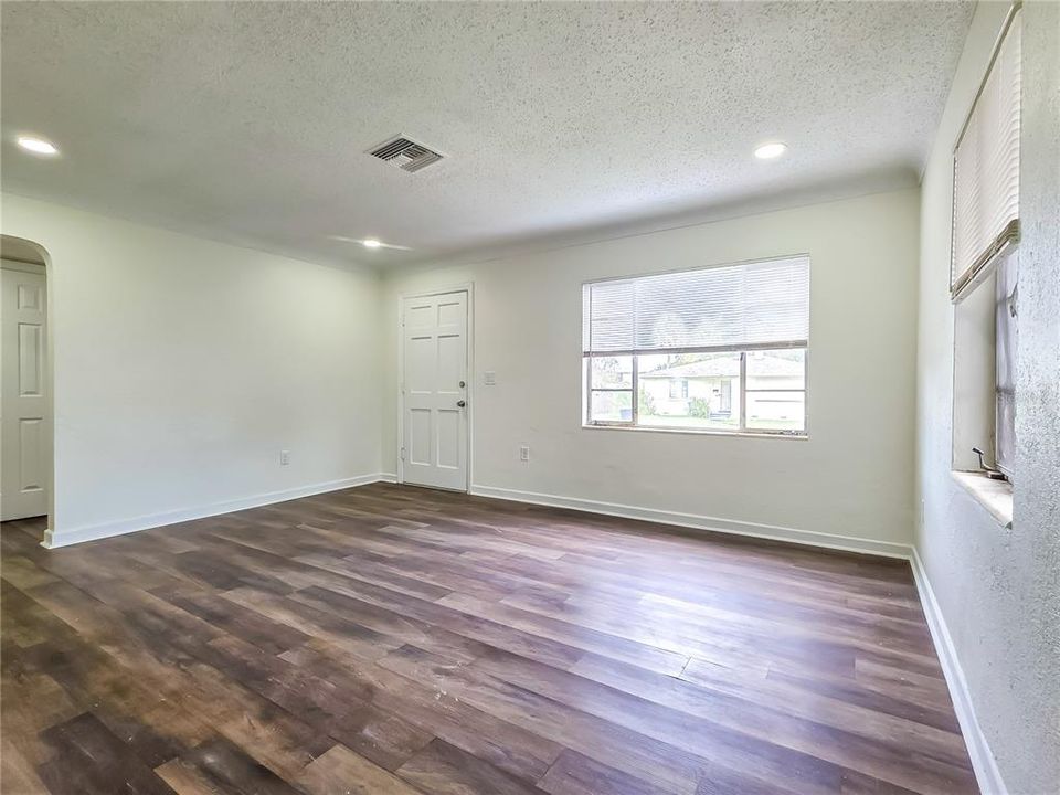 For Sale: $299,000 (3 beds, 1 baths, 1156 Square Feet)