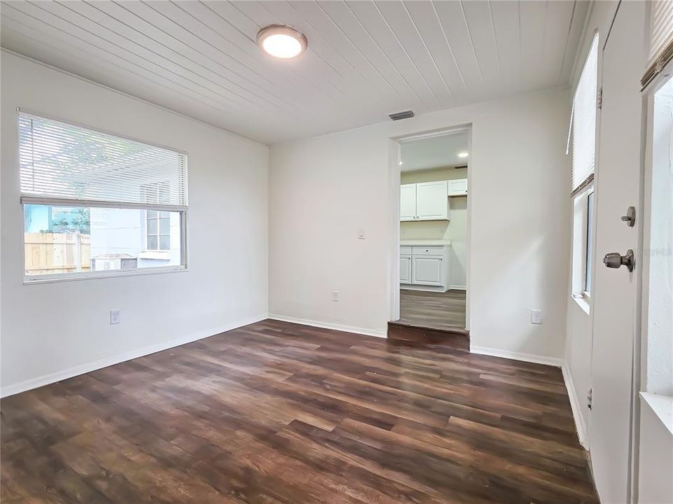 For Sale: $299,000 (3 beds, 1 baths, 1156 Square Feet)