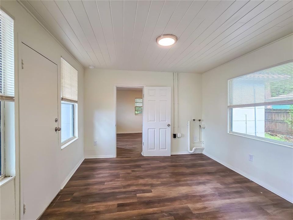 For Sale: $299,000 (3 beds, 1 baths, 1156 Square Feet)