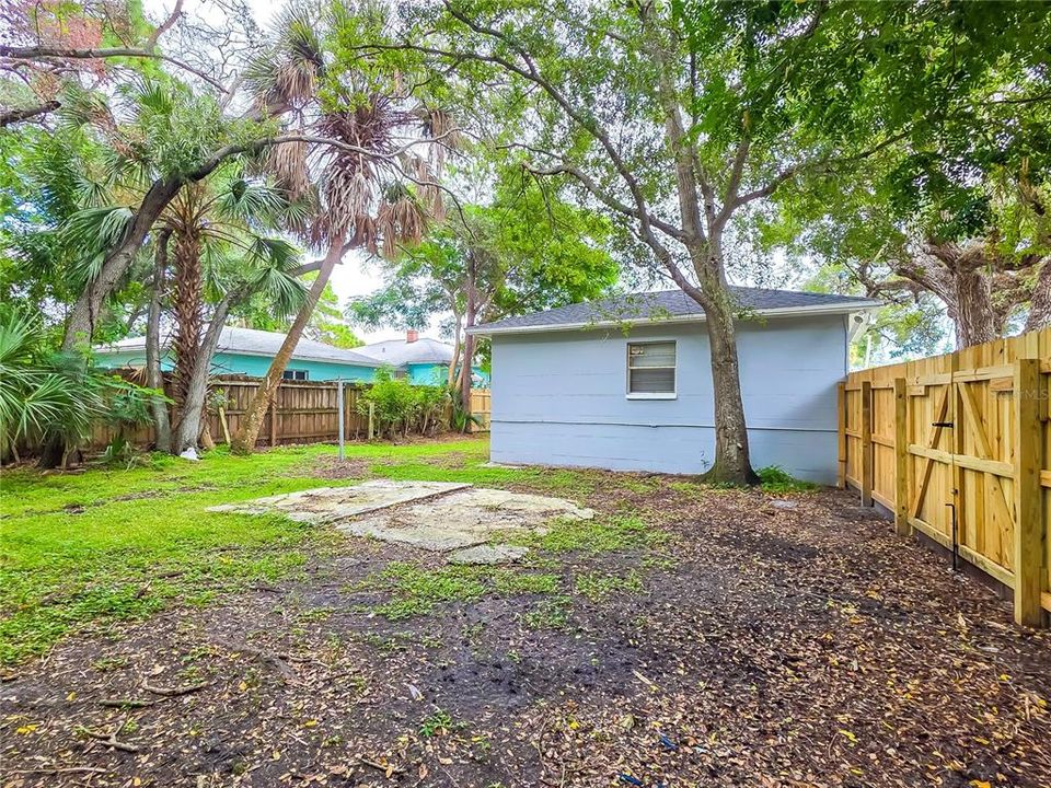 For Sale: $299,000 (3 beds, 1 baths, 1156 Square Feet)