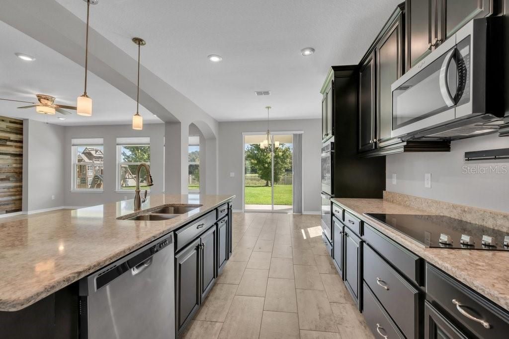 En Venta: $875,000 (6 camas, 4 baños, 4239 Pies cuadrados)