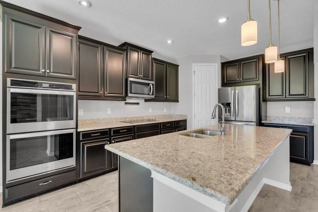 En Venta: $875,000 (6 camas, 4 baños, 4239 Pies cuadrados)