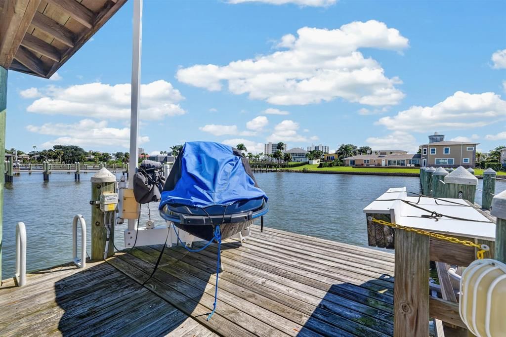 待售: $2,200,000 (5 贝兹, 5 浴室, 5521 平方英尺)