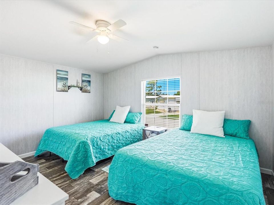 For Sale: $189,900 (2 beds, 2 baths, 990 Square Feet)