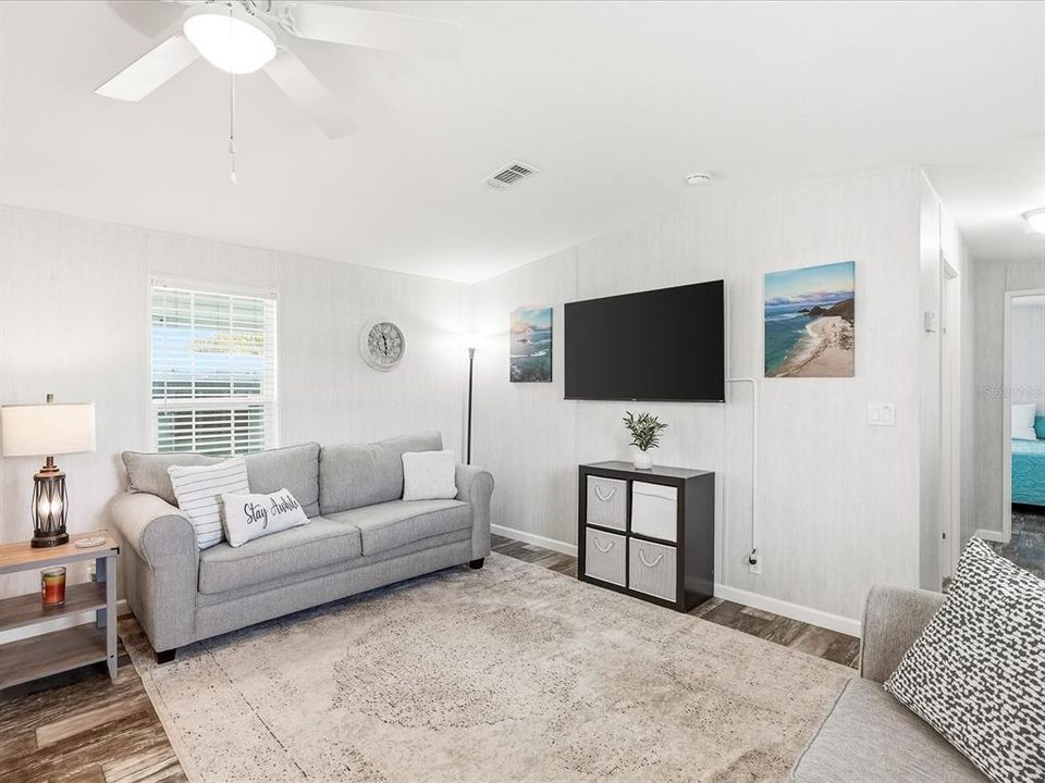 For Sale: $189,900 (2 beds, 2 baths, 990 Square Feet)