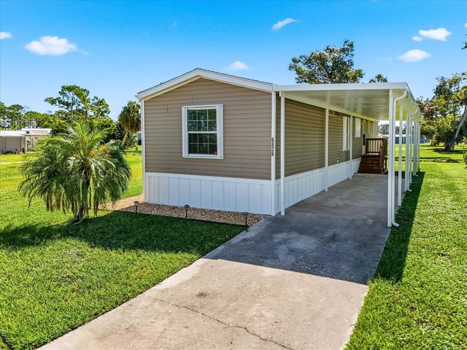 For Sale: $189,900 (2 beds, 2 baths, 990 Square Feet)