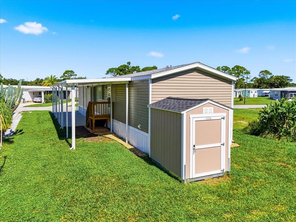 For Sale: $189,900 (2 beds, 2 baths, 990 Square Feet)