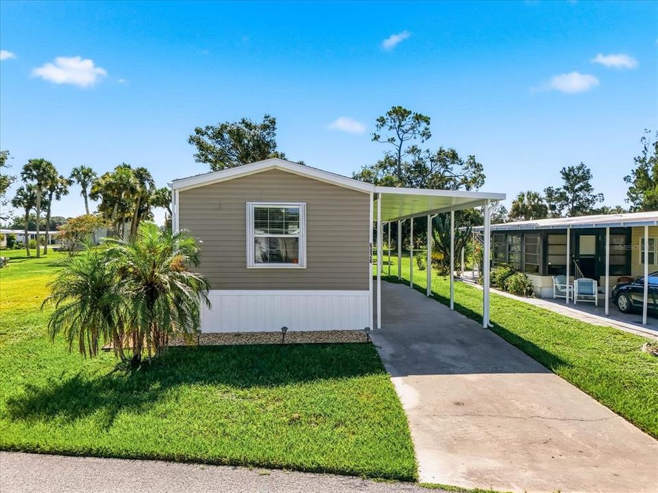 For Sale: $189,900 (2 beds, 2 baths, 990 Square Feet)
