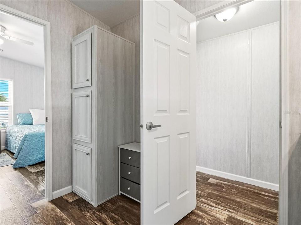 For Sale: $189,900 (2 beds, 2 baths, 990 Square Feet)