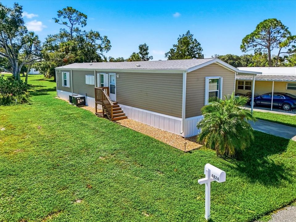 For Sale: $189,900 (2 beds, 2 baths, 990 Square Feet)