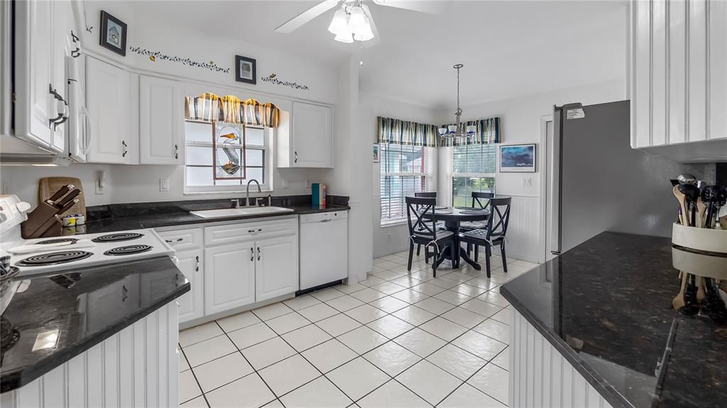For Sale: $254,900 (2 beds, 2 baths, 1322 Square Feet)