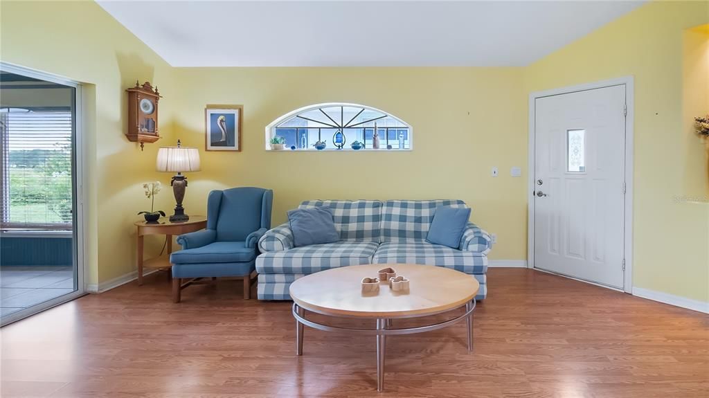 For Sale: $254,900 (2 beds, 2 baths, 1322 Square Feet)