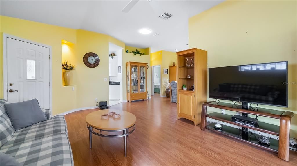 For Sale: $254,900 (2 beds, 2 baths, 1322 Square Feet)
