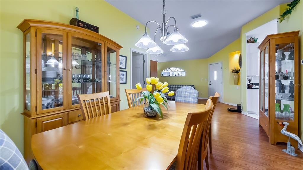 For Sale: $254,900 (2 beds, 2 baths, 1322 Square Feet)