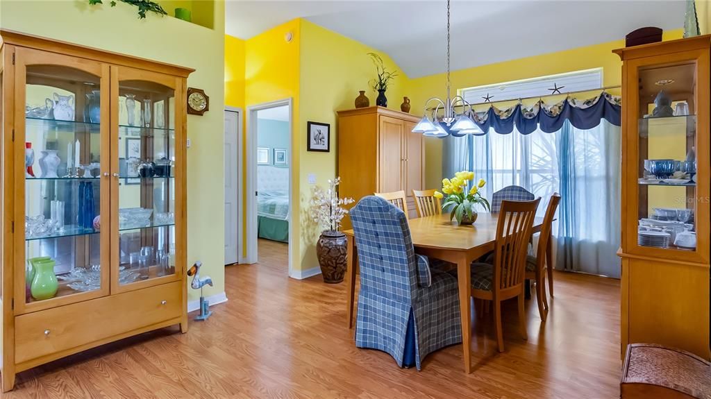 For Sale: $254,900 (2 beds, 2 baths, 1322 Square Feet)