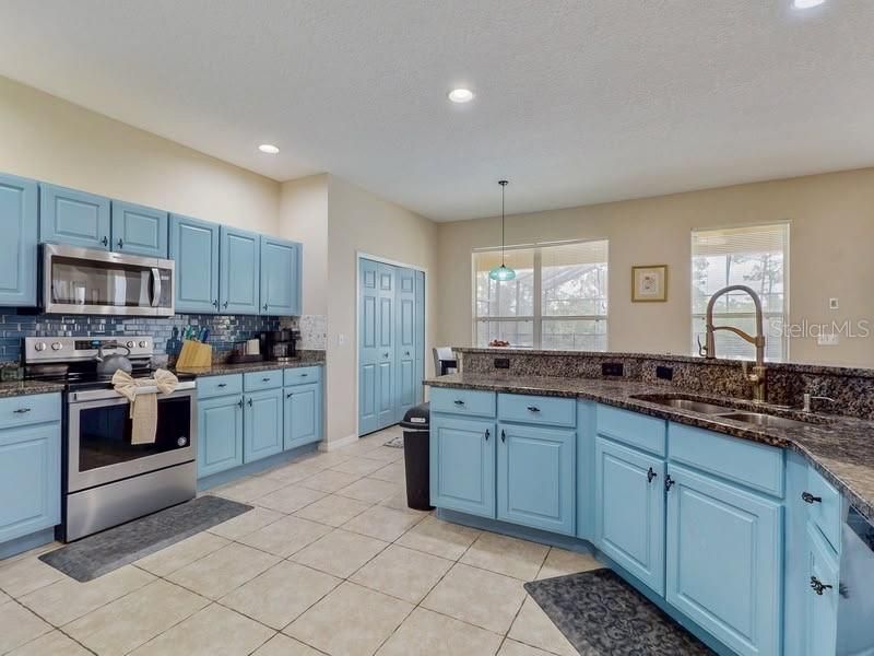For Rent: $4,250 (7 beds, 6 baths, 3599 Square Feet)