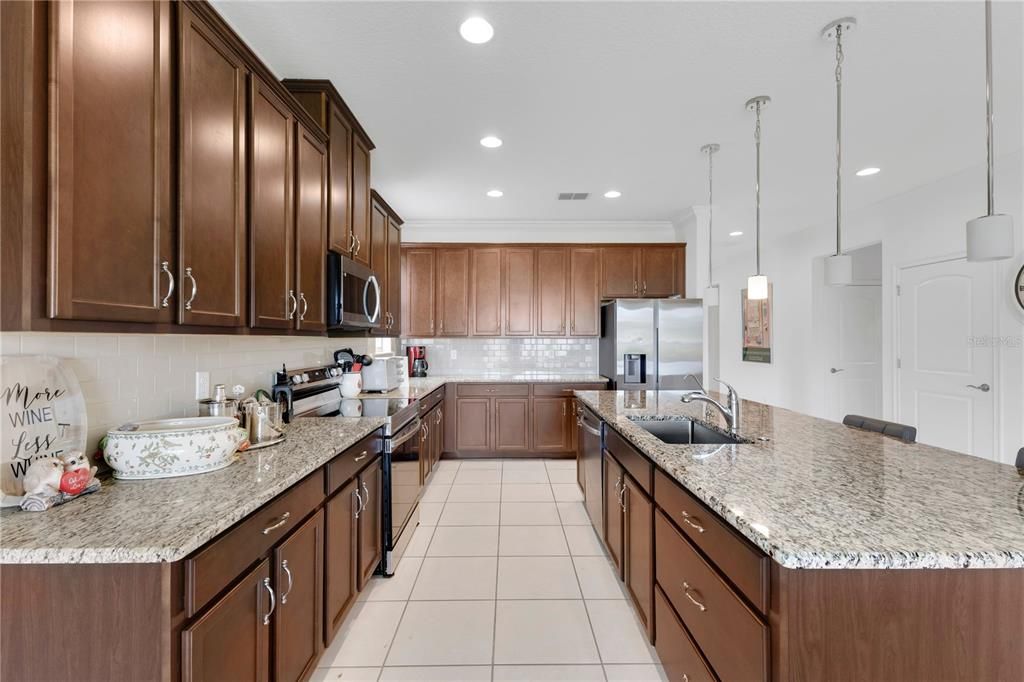 En Venta: $429,000 (3 camas, 3 baños, 2355 Pies cuadrados)