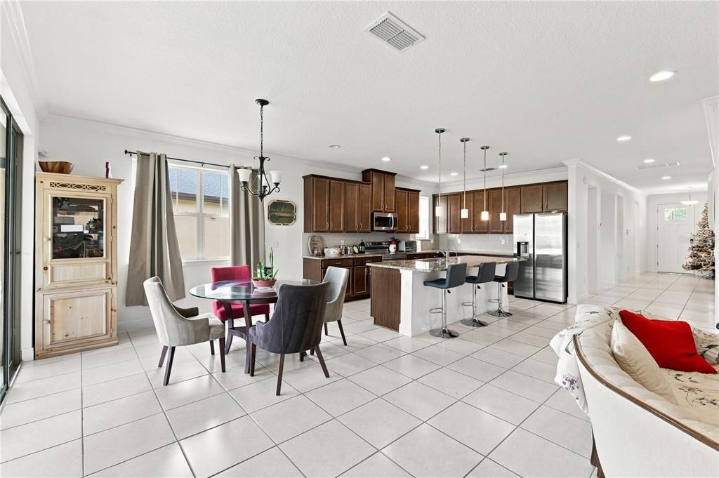 En Venta: $429,000 (3 camas, 3 baños, 2355 Pies cuadrados)