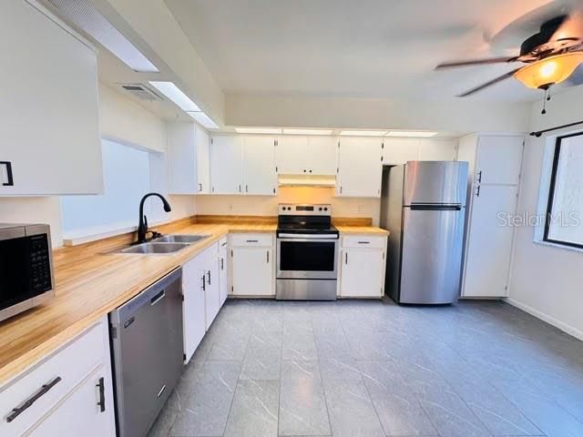 For Rent: $1,700 (2 beds, 2 baths, 1089 Square Feet)